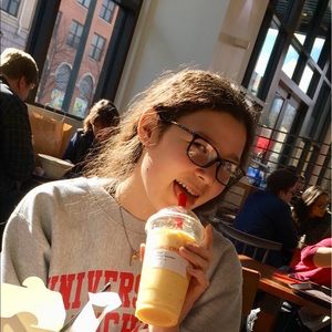 Meet your Posher, Evelyn